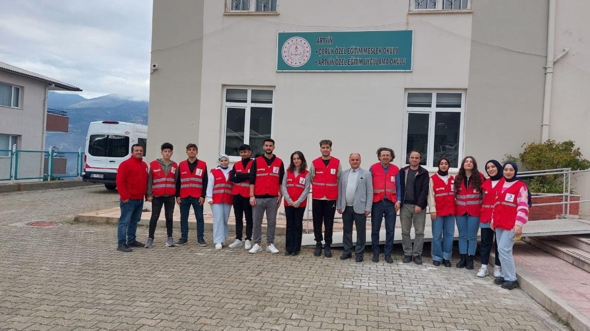 Türk Kızılay'ı Artvin Şubesi ve Artvin Çoruh Üniversitesi Genç Kızılay Topluluğu okulumuzu ziyaret etti